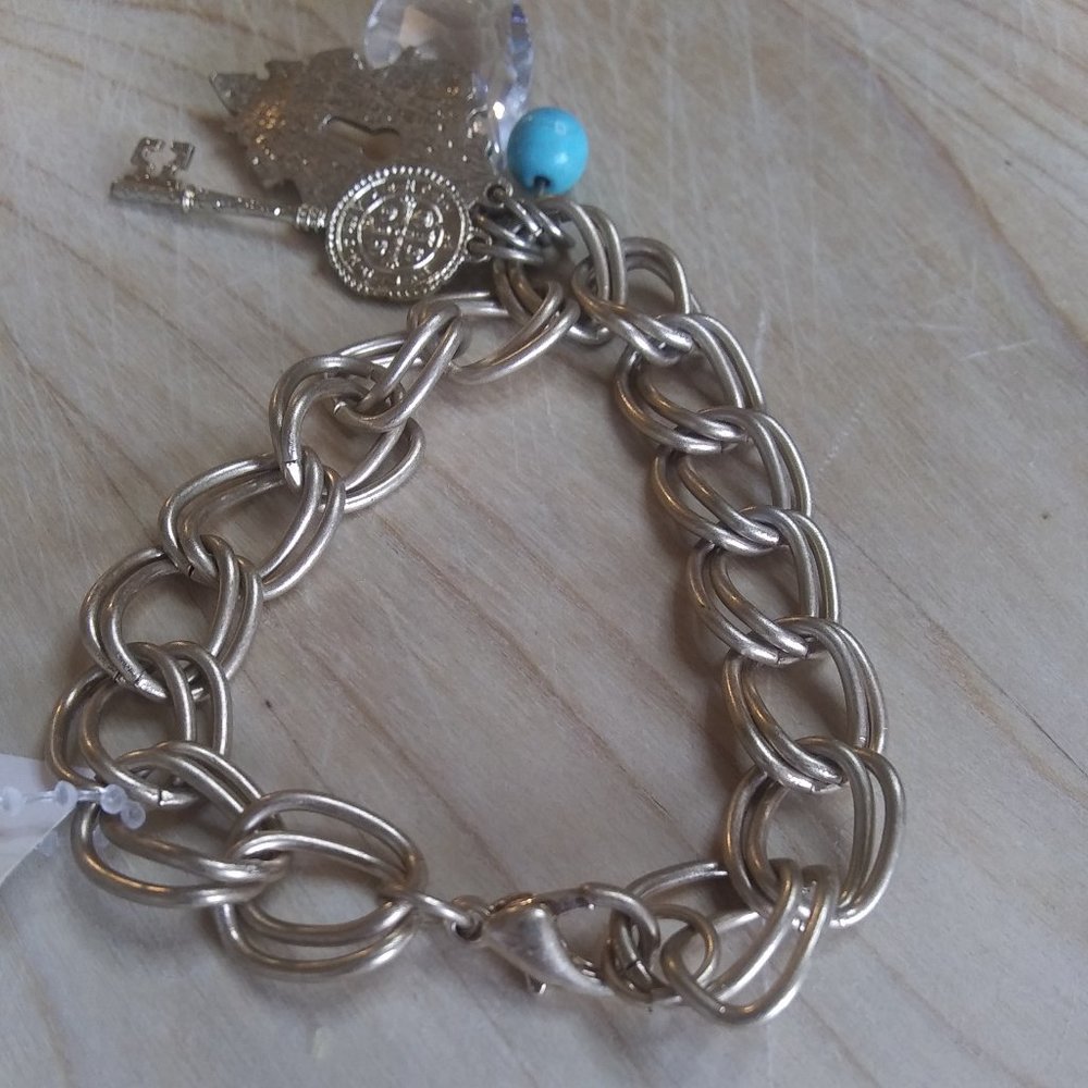 Key, Lock & Crystal Matte Gold Chain Bracelet |New - Picture 3 of 4